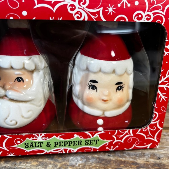 Johanna Parker Mr. & Mrs. Claus Salt / Pepper Shakers - Picture 3 of 5